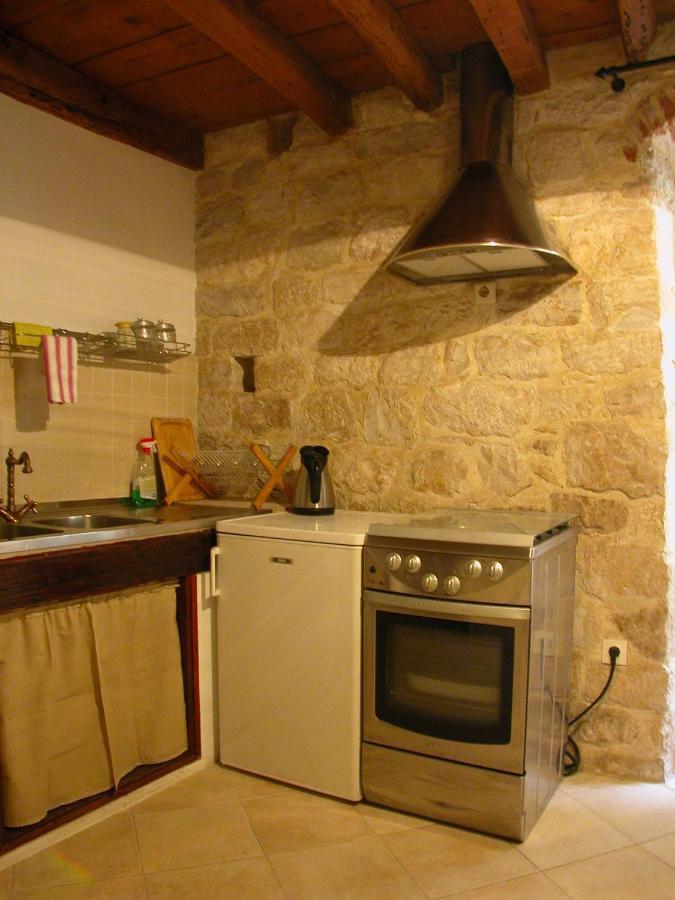 Rooms Livia Trogir Exterior foto
