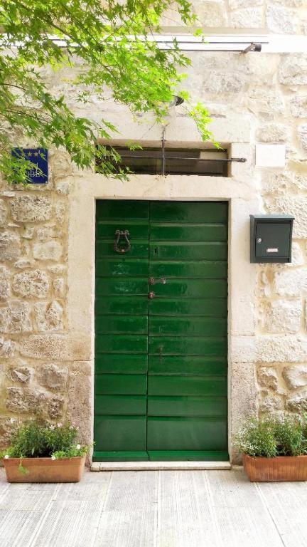 Rooms Livia Trogir Exterior foto