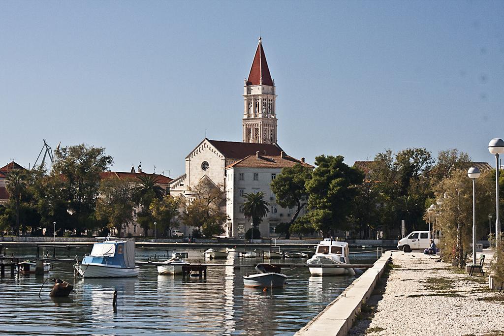 Rooms Livia Trogir Exterior foto
