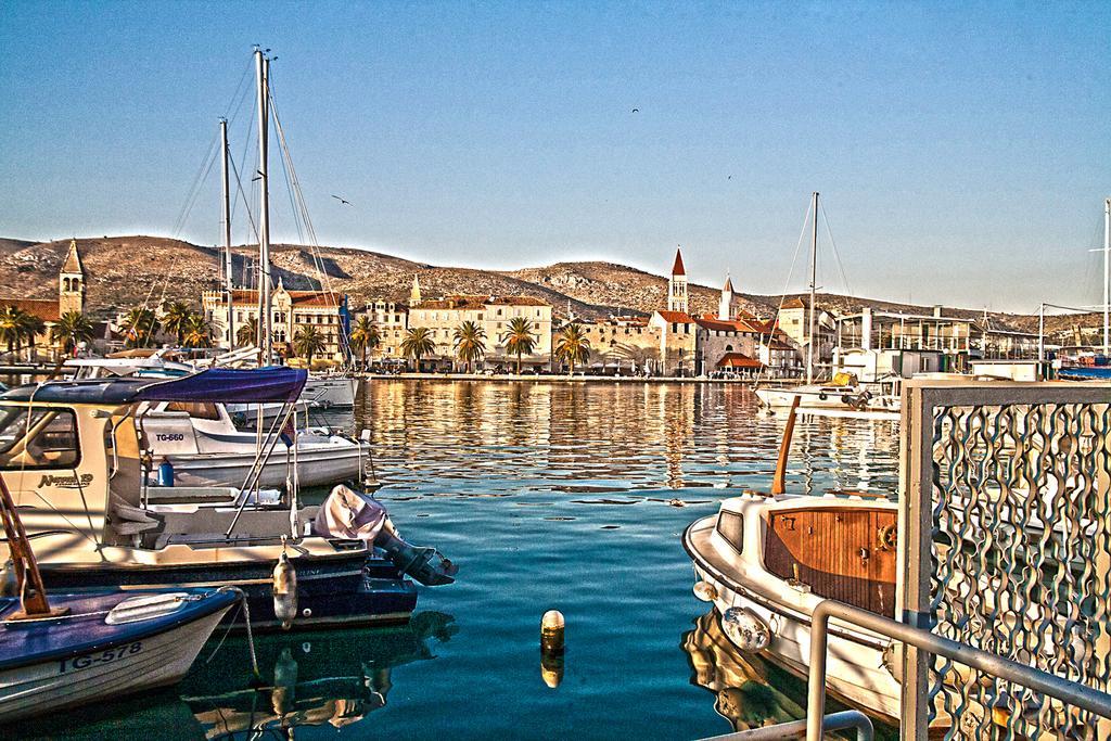 Rooms Livia Trogir Exterior foto