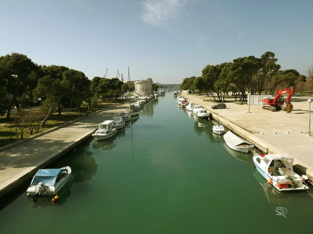 Rooms Livia Trogir Exterior foto