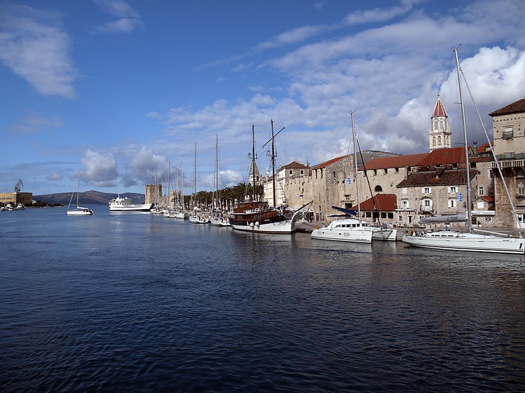 Rooms Livia Trogir Exterior foto