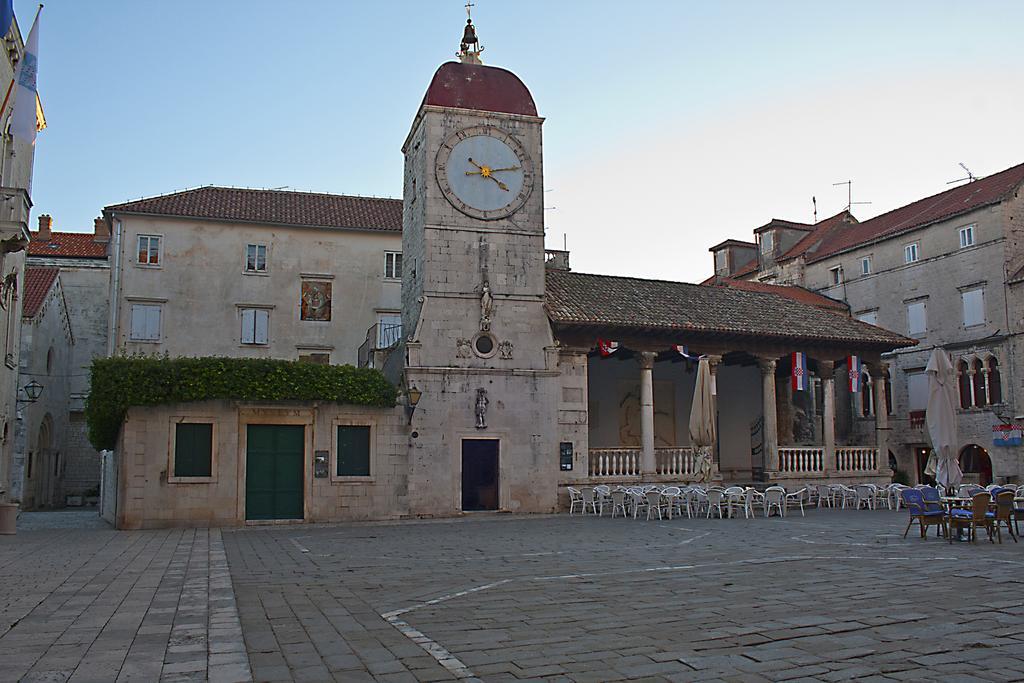 Rooms Livia Trogir Exterior foto