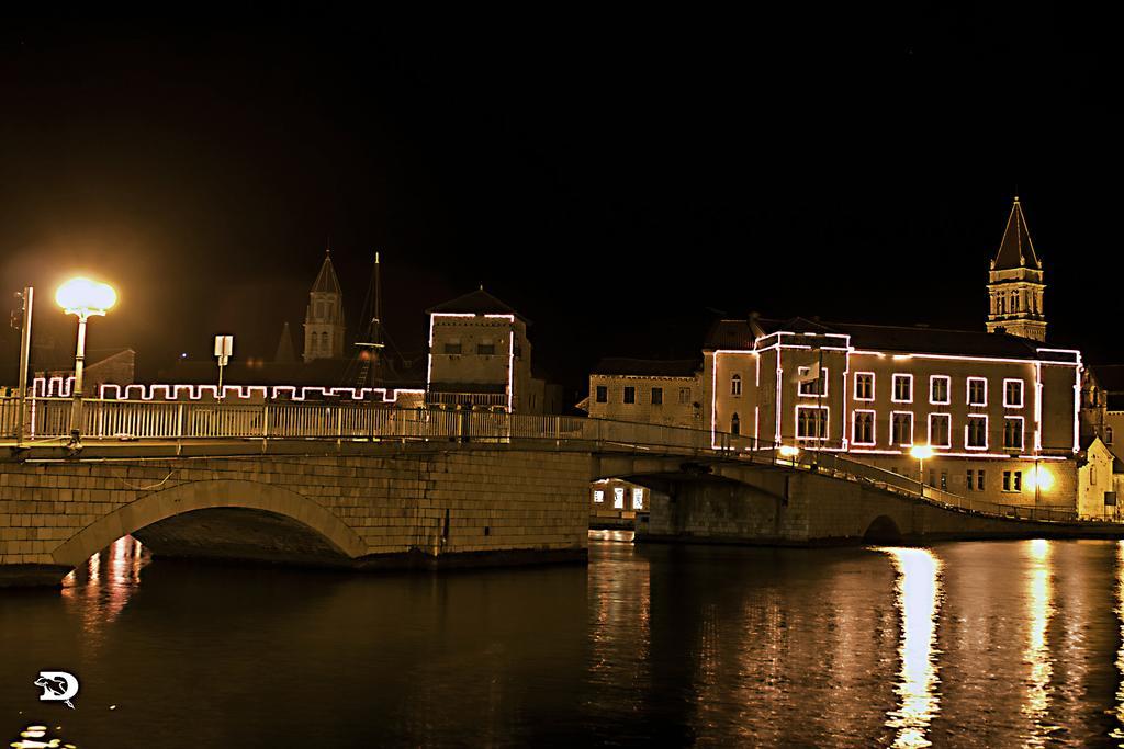Rooms Livia Trogir Exterior foto