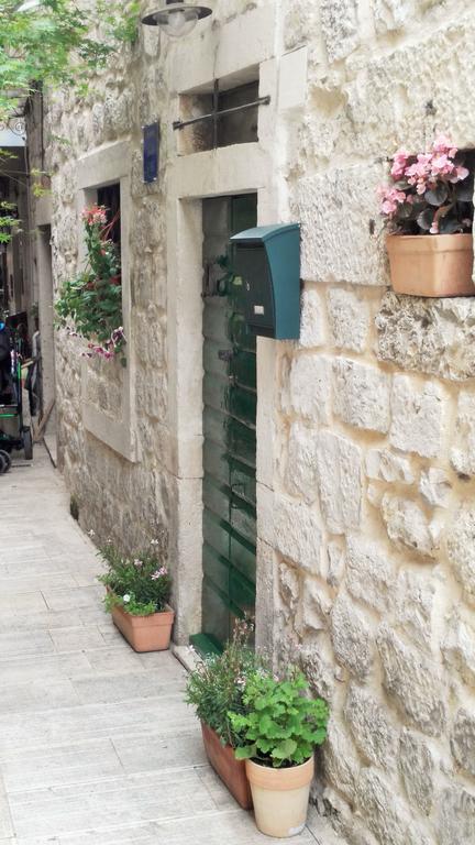 Rooms Livia Trogir Exterior foto